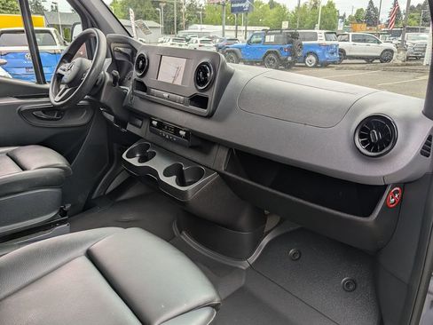 Used 2020 Mercedes-Benz Sprinter 3500 image 33