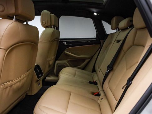 Certified 2025 Porsche Macan image 26