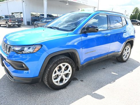 Used 2024 Jeep Compass Latitude AWD/4WD image 5