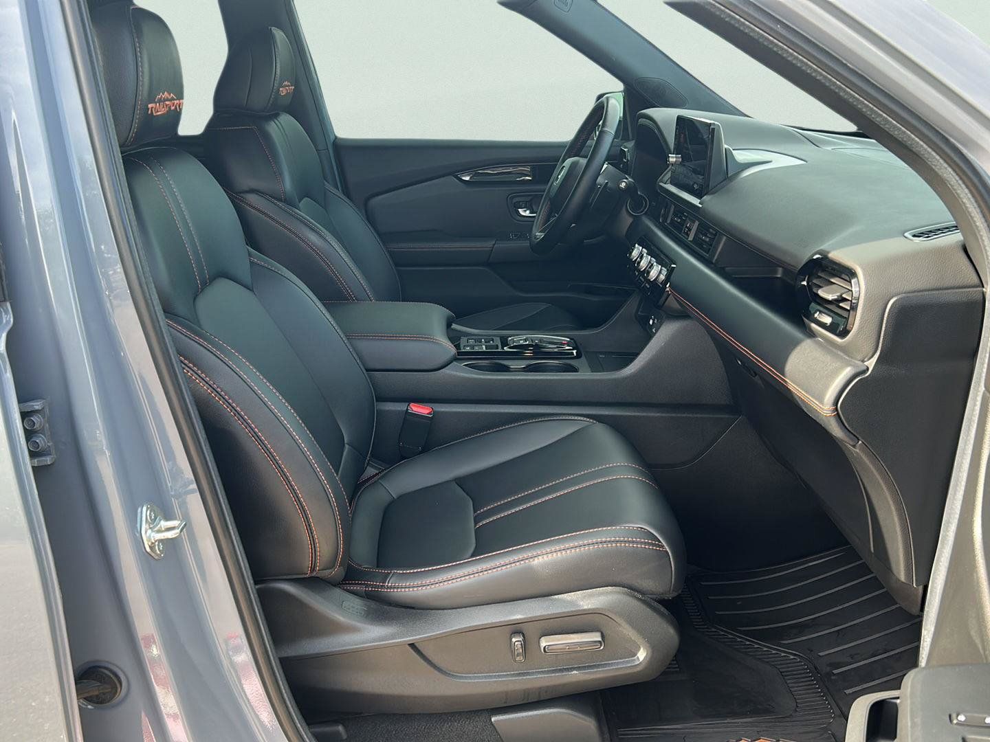 Used 2025 Honda Pilot TrailSport image 26