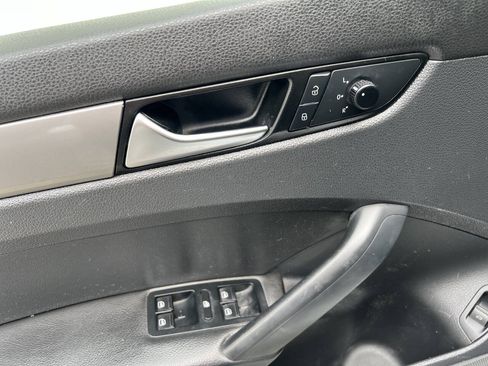 Used 2013 Volkswagen Passat 2.5 S FWD image 25