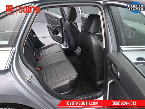 Used 2024 Volkswagen Jetta SE image 32