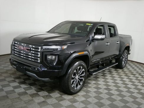 Used 2023 GMC Canyon Denali image 7