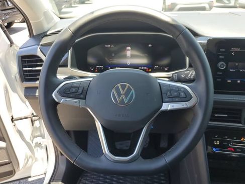 Certified 2025 Volkswagen Taos SE AWD/4WD image 27
