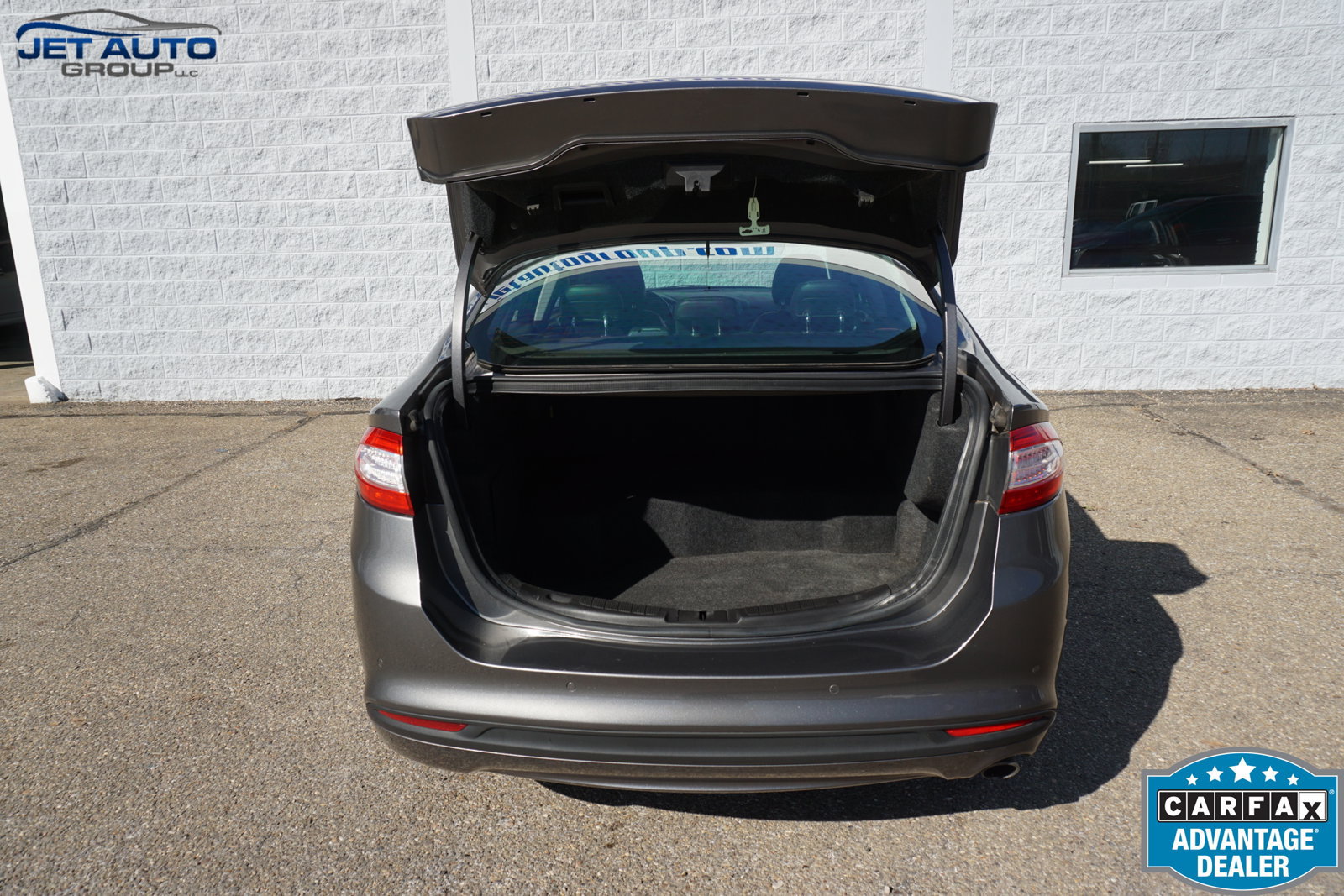 Used 2014 Ford Fusion SE w/ Equipment Group 502A FWD image 16