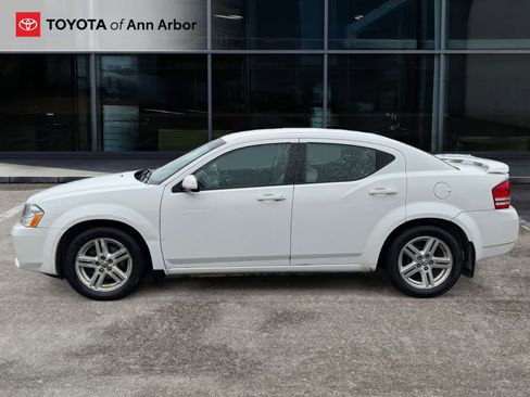 Used 2010 Dodge Avenger R/T image 9
