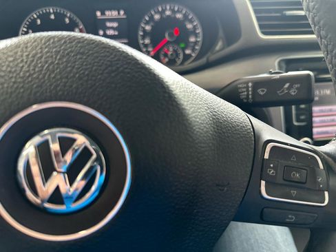 Used 2014 Volkswagen Passat 1.8T SE FWD image 21