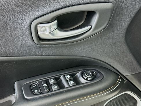 Used 2018 Jeep Compass Latitude w/ Popular Equipment Group image 15