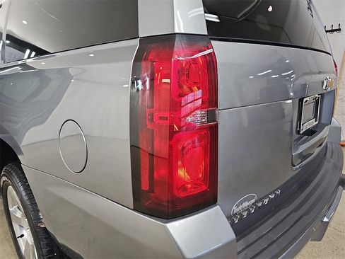 Used 2019 Chevrolet Suburban LT image 39