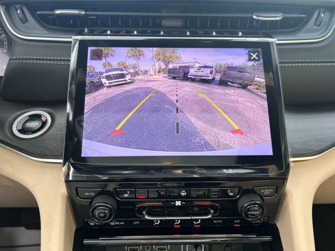 New 2025 Jeep Grand Cherokee Limited w/ Black Appearance Package image 51