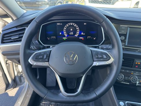 Used 2022 Volkswagen Jetta SE w/ Panoramic Sunroof Package FWD image 19