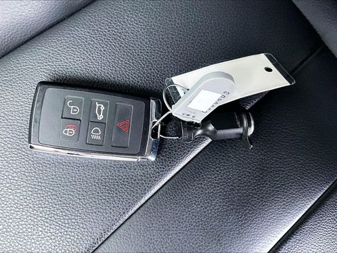 Used 2025 Land Rover Range Rover Sport AWD/4WD image 11