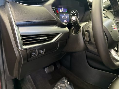 Used 2023 Cadillac XT4 Premium Luxury AWD/4WD image 12