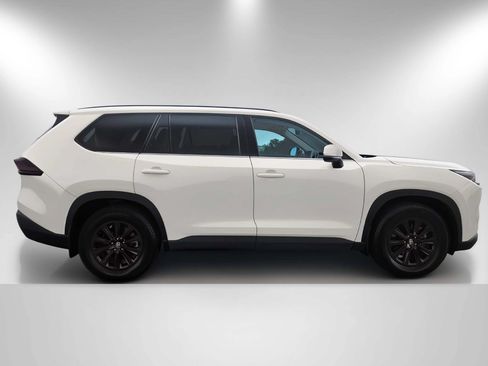 Used 2024 Toyota Grand Highlander AWD image 4