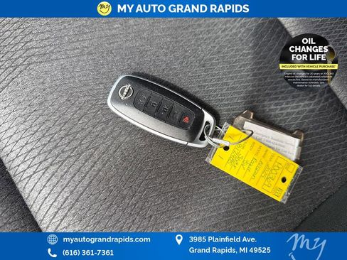Used 2025 Nissan Rogue SV AWD/4WD image 33