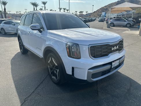 Used 2023 Kia Telluride S FWD image 4