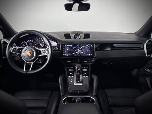 Used 2023 Porsche Cayenne Coupe image 23