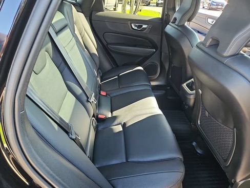 Used 2022 Volvo XC60 B5 Momentum w/ Climate Package AWD/4WD image 26