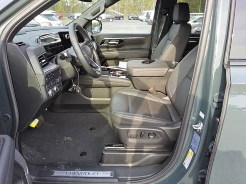 Used 2025 Chevrolet Tahoe Z71 w/ Z71 Off-Road Package image 4