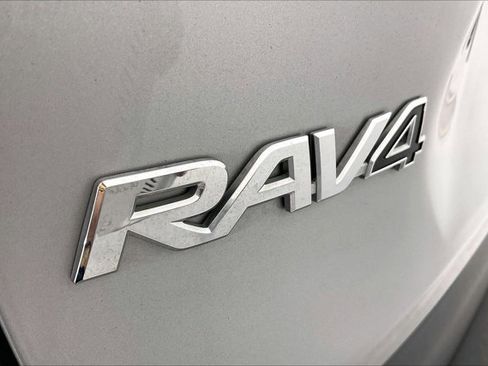 Used 2023 Toyota RAV4 XLE Premium image 32