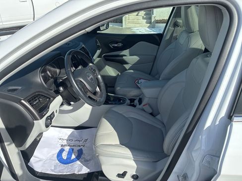 Used 2021 Jeep Cherokee Limited image 14