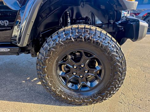 Used 2023 Jeep Gladiator Willys image 24