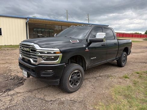 Used 2025 RAM 2500 Laramie AWD/4WD image 2