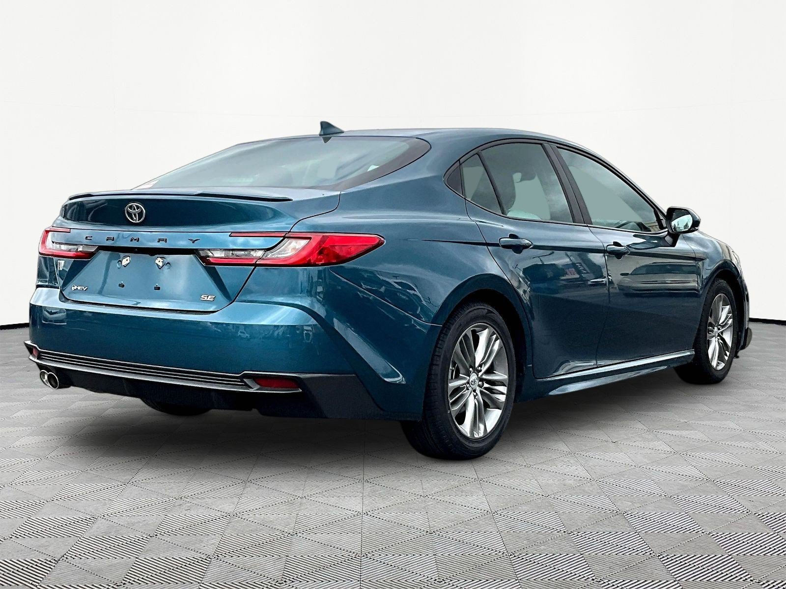 Used 2025 Toyota Camry SE w/ Multimedia Upgrade Package FWD image 6