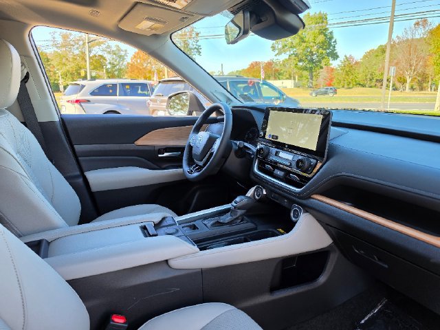 Used 2026 Toyota Grand Highlander AWD image 11