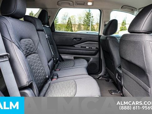 Used 2025 Nissan Pathfinder SV image 24