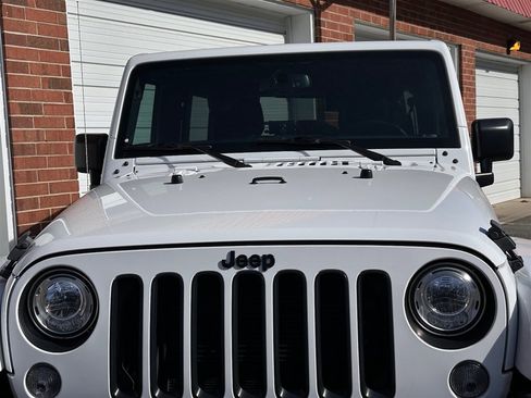 Used 2017 Jeep Wrangler Unlimited Sahara image 12