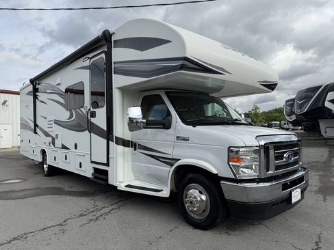 Used 2018 Ford E-450 and Econoline 450 Super Duty w/ Motorhome Prep Package RWD image 2