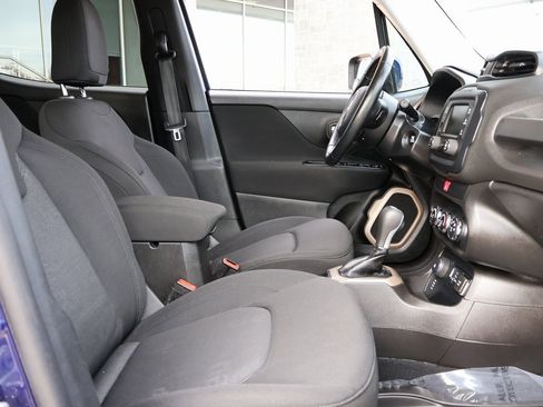 Used 2016 Jeep Renegade Latitude image 10