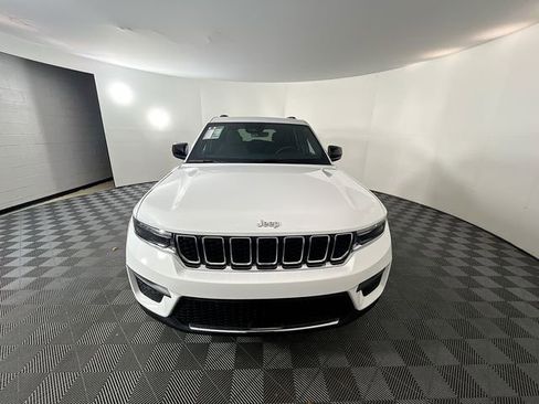 New 2025 Jeep Grand Cherokee Laredo image 3