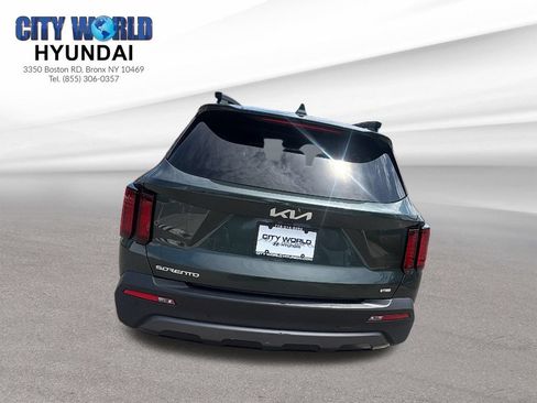 Used 2023 Kia Sorento S w/ Panoramic Sunroof Package AWD/4WD image 4