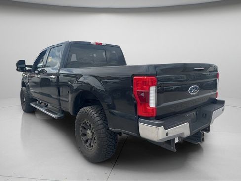 Used 2017 Ford F250 Lariat w/ Lariat Ultimate Package AWD/4WD image 8