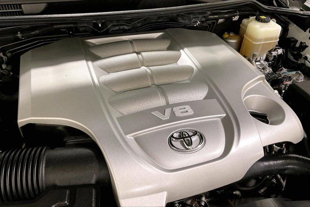 Used 2018 Toyota Land Cruiser AWD/4WD image 32