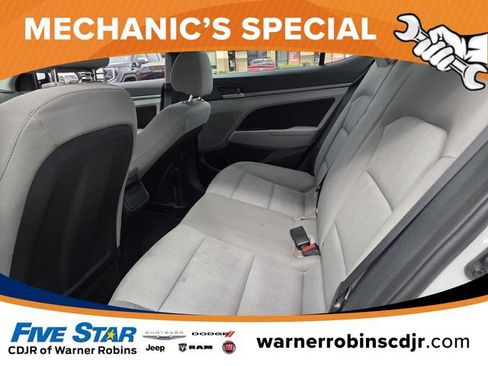 Used 2017 Hyundai Elantra SE FWD image 6
