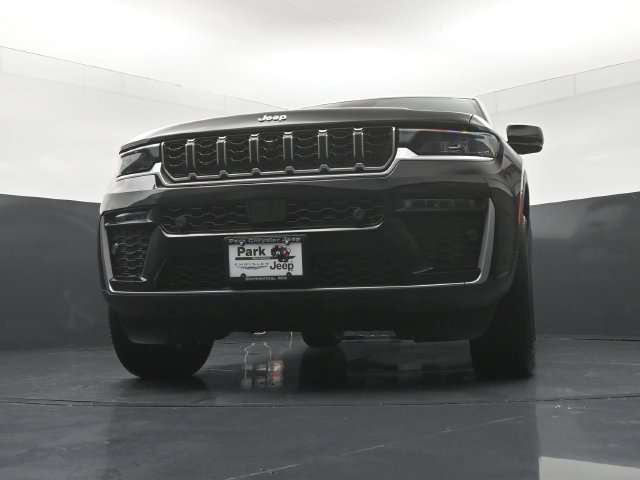 New 2026 Jeep Grand Cherokee Limited w/ Luxury Tech Group II AWD/4WD image 19