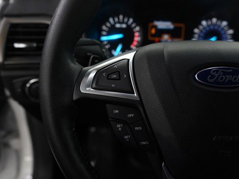 Used 2017 Ford Fusion SE w/ Equipment Group 201A image 16