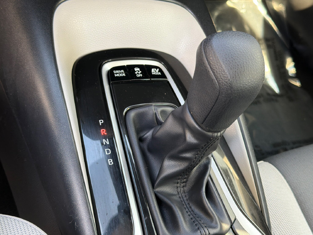 Used 2025 Toyota Corolla LE FWD image 30