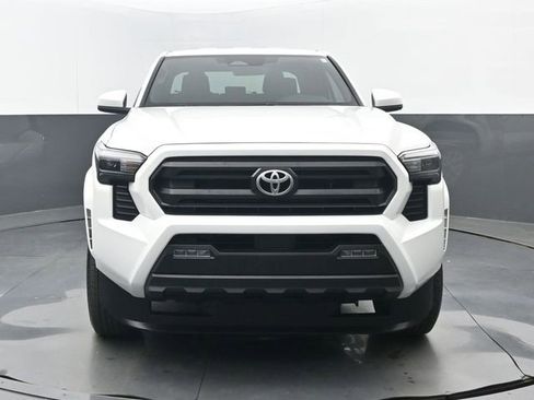 Used 2025 Toyota Tacoma SR5 AWD/4WD image 18