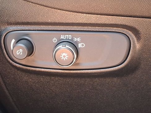 Used 2019 Chevrolet Equinox LT w/ Sun & Navigation Package AWD/4WD image 26