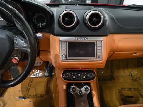 Used 2009 Ferrari California RWD image 11