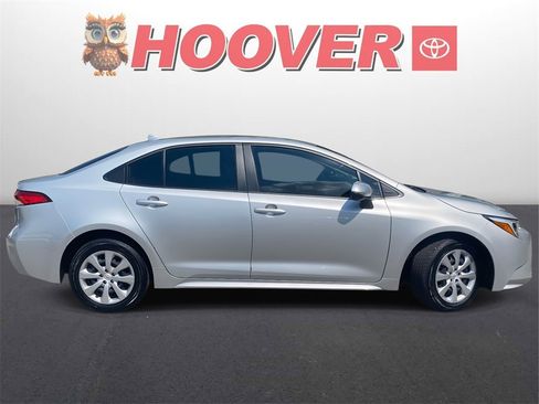 Used 2024 Toyota Corolla LE image 2
