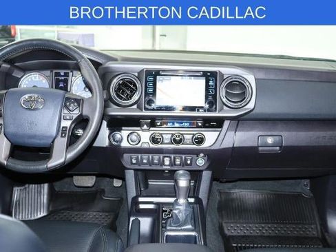 Used 2018 Toyota Tacoma TRD Off-Road w/ TRD Premium Off Road Package AWD/4WD image 30