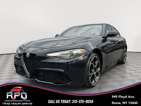 Used 2022 Alfa Romeo Giulia Veloce image 1