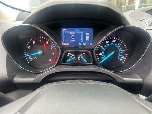 Used 2015 Ford Escape SE image 24