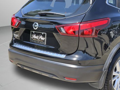 Used 2018 Nissan Rogue Sport S w/ S Appearance Package FWD image 30