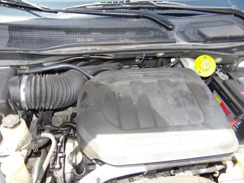 Used 2014 Chrysler Town & Country Touring image 32